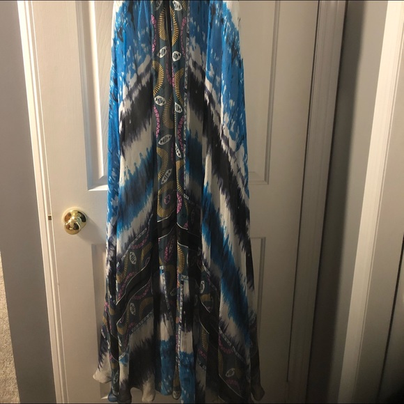 Beautiful gown size 8. Perfect condition worn once - Picture 2 of 2